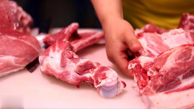 Ra chợ gặp 3 loại sườn lợn, ngon rẻ mấy cũng đừng mua, chị bán thịt lâu năm tiết lộ- Ảnh 1.