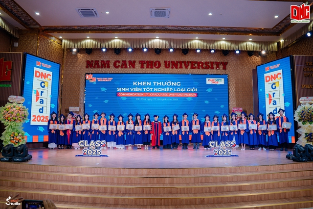 Trường Đại học Nam Cần Thơ trao bằng tốt nghiệp cho sinh viên chính quy đợt 2 năm 2025- Ảnh 2.