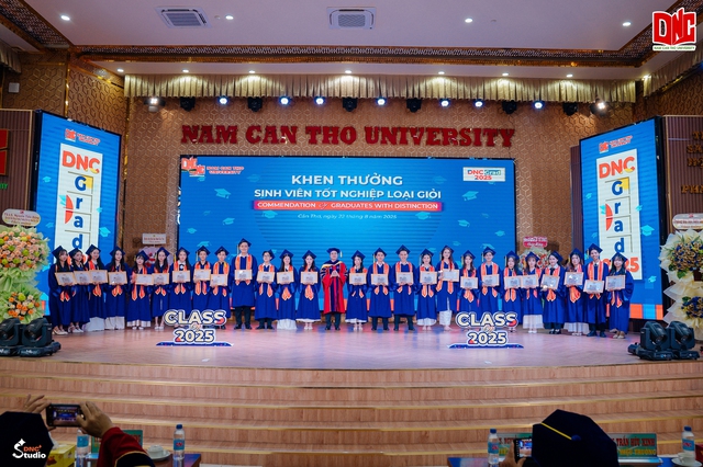Trường Đại học Nam Cần Thơ trao bằng tốt nghiệp cho sinh viên chính quy đợt 2 năm 2025- Ảnh 3.
