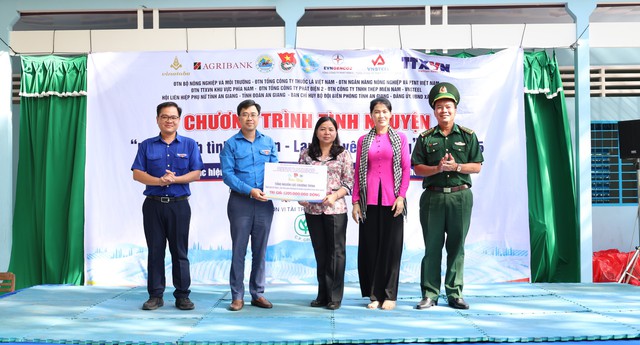 Hơn 1,2 tỷ đồng trong Hành trình tình nguyện - Lan tỏa yêu thương tại An Giang- Ảnh 1.