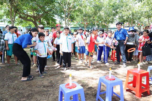Hơn 1,2 tỷ đồng trong Hành trình tình nguyện - Lan tỏa yêu thương tại An Giang- Ảnh 10.