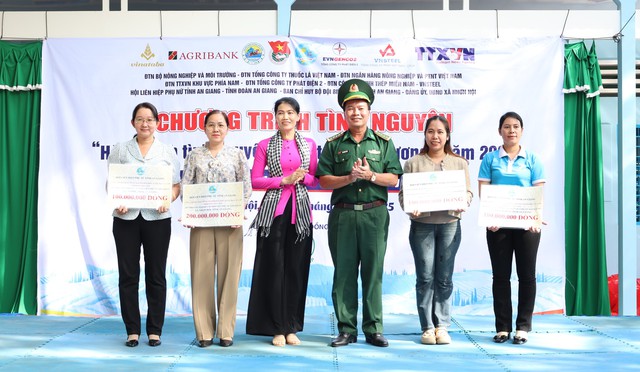 Hơn 1,2 tỷ đồng trong Hành trình tình nguyện - Lan tỏa yêu thương tại An Giang- Ảnh 11.