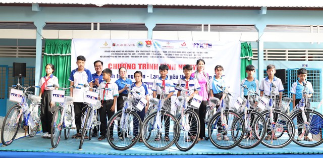 Hơn 1,2 tỷ đồng trong Hành trình tình nguyện - Lan tỏa yêu thương tại An Giang- Ảnh 6.