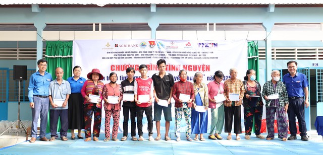 Hơn 1,2 tỷ đồng trong Hành trình tình nguyện - Lan tỏa yêu thương tại An Giang- Ảnh 8.