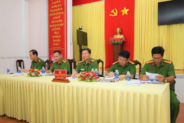 Lãnh đạo Công an thành phố làm việc với Công an xã Tân Bình, kịp thời tháo gỡ các khó khăn, vướng mắc- Ảnh 1.