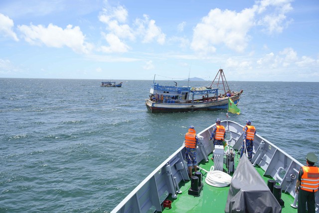 Lãnh đạo Bộ Tư lệnh BĐBP kiểm tra công tác phòng, chống IUU tại An Giang- Ảnh 2. Lãnh đạo Bộ Tư lệnh BĐBP kiểm tra công tác phòng, chống IUU tại An Giang- Ảnh 2.