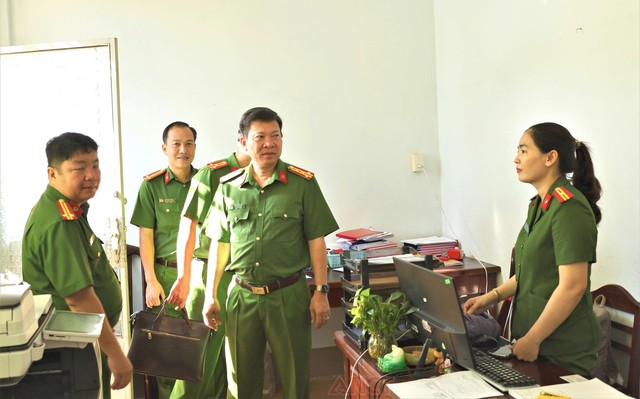 Lãnh đạo Công an thành phố làm việc với Công an xã Tân Bình, kịp thời tháo gỡ các khó khăn, vướng mắc- Ảnh 5.