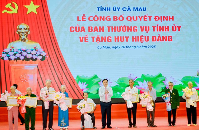Cà Mau họp mặt kỷ niệm 80 năm Cách mạng Tháng Tám và Quốc khánh 2/9- Ảnh 6.