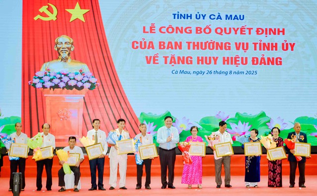 Cà Mau họp mặt kỷ niệm 80 năm Cách mạng Tháng Tám và Quốc khánh 2/9- Ảnh 7.