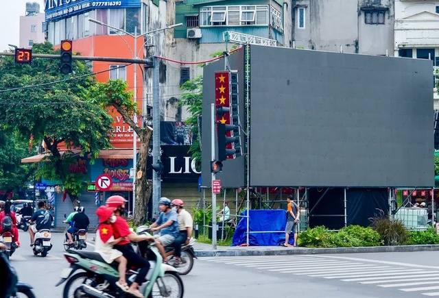 Hà Nội: Lắp đặt 20 màn hình LED cỡ lớn phục vụ nhân dân theo dõi sự kiện A80- Ảnh 1. Hà Nội: Lắp đặt 20 màn hình LED cỡ lớn phục vụ nhân dân theo dõi sự kiện A80- Ảnh 1.