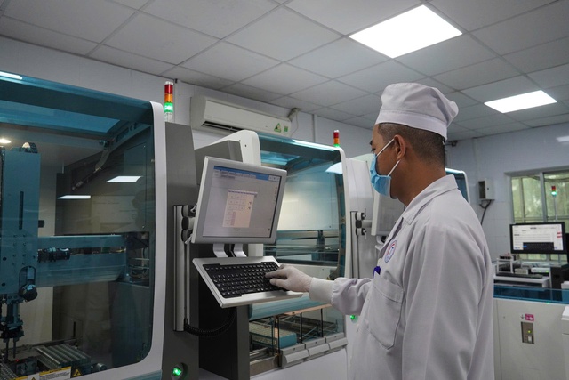 Bệnh viện Đa khoa Trung ương Cần Thơ vận hành hệ thống tự động hóa phòng xét nghiệm- Ảnh 2. Bệnh viện Đa khoa Trung ương Cần Thơ vận hành hệ thống tự động hóa phòng xét nghiệm- Ảnh 2.