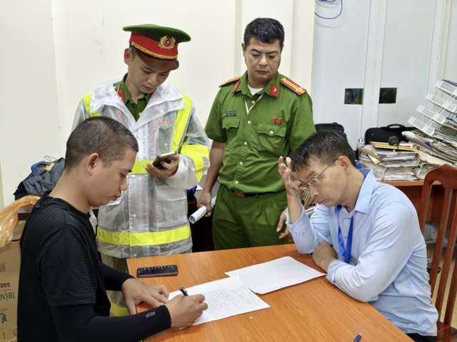 Hà Nội: Phạt nặng chủ bãi xe ở Ba Đình thu 50.000 đồng/lượt- Ảnh 1. Hà Nội: Phạt nặng chủ bãi xe ở Ba Đình thu 50.000 đồng/lượt- Ảnh 1.