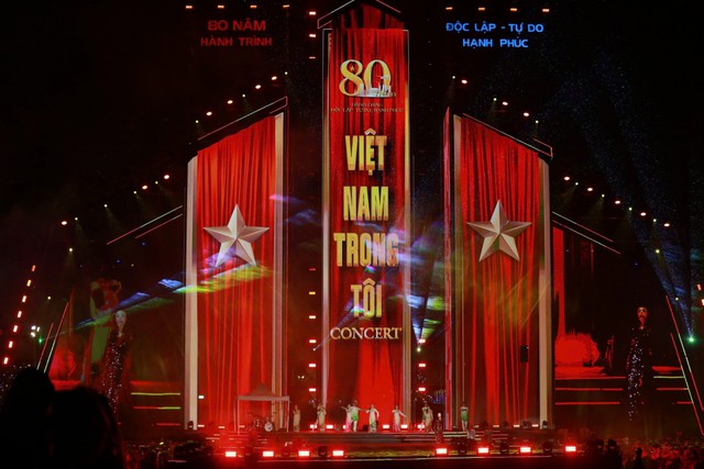 Concert "Việt Nam trong tôi" quyên góp 4,2 tỉ đồng ủng hộ đồng bào miền Trung- Ảnh 1.