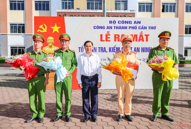 Công an TP Cần Thơ ra mắt Tổ tuần tra, kiểm soát an ninh trật tự- Ảnh 1. Công an TP Cần Thơ ra mắt Tổ tuần tra, kiểm soát an ninh trật tự- Ảnh 1.