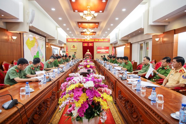 Cần Thơ: Quyết tâm giữ vững ANTT phục vụ Lễ kỷ niệm 80 năm Quốc khánh 2/9- Ảnh 2. Cần Thơ: Quyết tâm giữ vững ANTT phục vụ Lễ kỷ niệm 80 năm Quốc khánh 2/9- Ảnh 2.