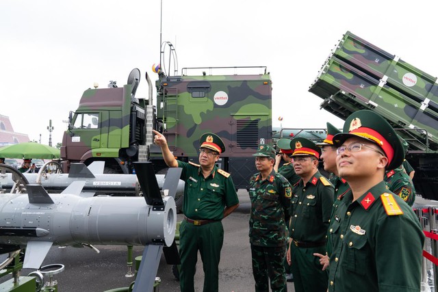 "Make in Vietnam": Khí tài, tên lửa, pháo tự hành "dàn trận" tại triển lãm lớn nhất từ trước tới nay- Ảnh 1. "Make in Vietnam": Khí tài, tên lửa, pháo tự hành "dàn trận" tại triển lãm lớn nhất từ trước tới nay- Ảnh 1.