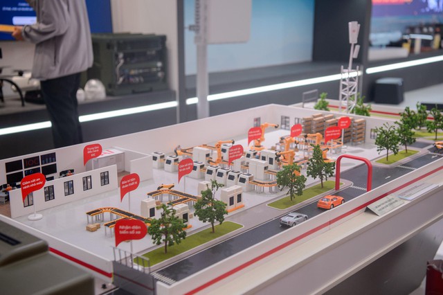 "Make in Vietnam": Khí tài, tên lửa, pháo tự hành "dàn trận" tại triển lãm lớn nhất từ trước tới nay- Ảnh 11. "Make in Vietnam": Khí tài, tên lửa, pháo tự hành "dàn trận" tại triển lãm lớn nhất từ trước tới nay- Ảnh 11.