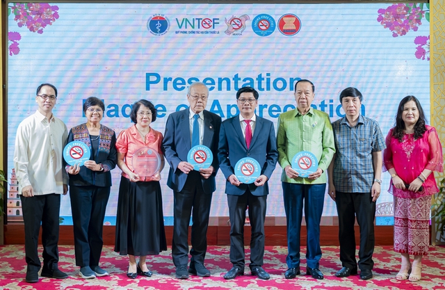 Thành phố Huế: Hướng tới nâng cao kiến thức và năng lực thực thi môi trường không khói thuốc- Ảnh 3. Thành phố Huế: Hướng tới nâng cao kiến thức và năng lực thực thi môi trường không khói thuốc- Ảnh 3.