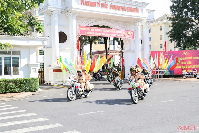 Công an TP Cần Thơ ra mắt Tổ tuần tra, kiểm soát an ninh trật tự- Ảnh 4. Công an TP Cần Thơ ra mắt Tổ tuần tra, kiểm soát an ninh trật tự- Ảnh 4.