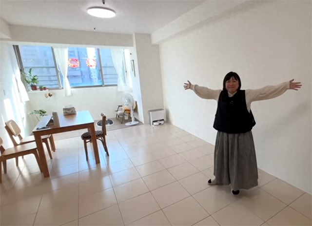 Trố mắt trước căn hộ tinh tươm của người phụ nữ trung niên: "Thần chú" ít đồ, việc nhà tự động giảm một nửa!- Ảnh 1. Trố mắt trước căn hộ tinh tươm của người phụ nữ trung niên: "Thần chú" ít đồ, việc nhà tự động giảm một nửa!- Ảnh 1.