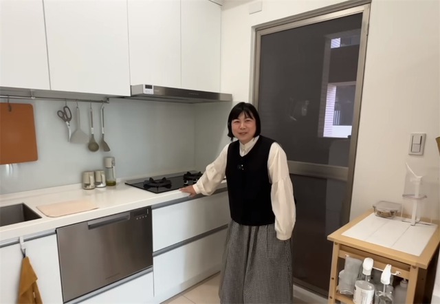 Trố mắt trước căn hộ tinh tươm của người phụ nữ trung niên: "Thần chú" ít đồ, việc nhà tự động giảm một nửa!- Ảnh 9. Trố mắt trước căn hộ tinh tươm của người phụ nữ trung niên: "Thần chú" ít đồ, việc nhà tự động giảm một nửa!- Ảnh 9.