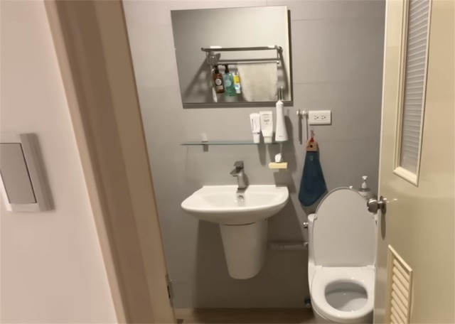 Trố mắt trước căn hộ tinh tươm của người phụ nữ trung niên: "Thần chú" ít đồ, việc nhà tự động giảm một nửa!- Ảnh 19. Trố mắt trước căn hộ tinh tươm của người phụ nữ trung niên: "Thần chú" ít đồ, việc nhà tự động giảm một nửa!- Ảnh 19.