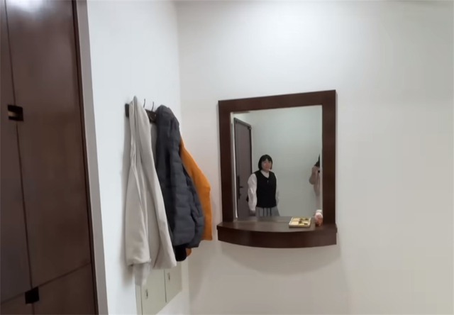 Trố mắt trước căn hộ tinh tươm của người phụ nữ trung niên: "Thần chú" ít đồ, việc nhà tự động giảm một nửa!- Ảnh 3. Trố mắt trước căn hộ tinh tươm của người phụ nữ trung niên: "Thần chú" ít đồ, việc nhà tự động giảm một nửa!- Ảnh 3.