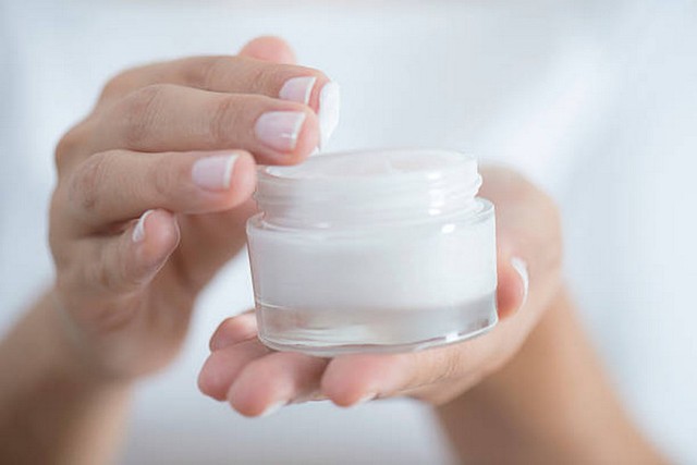 Thu hồi toàn quốc lô kem dưỡng quảng cáo "cho làn da mịn trắng sáng như vầng Thái Dương"- Ảnh 1. Thu hồi toàn quốc lô kem dưỡng quảng cáo "cho làn da mịn trắng sáng như vầng Thái Dương"- Ảnh 1.