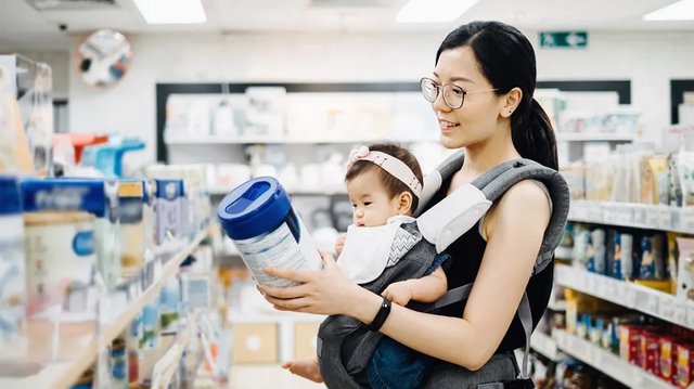“Mẹ GenZ” đứng giữa bão info: TikTok bảo gì cũng tin, rồi hoang mang tột độ?- Ảnh 1. “Mẹ GenZ” đứng giữa bão info: TikTok bảo gì cũng tin, rồi hoang mang tột độ?- Ảnh 1.