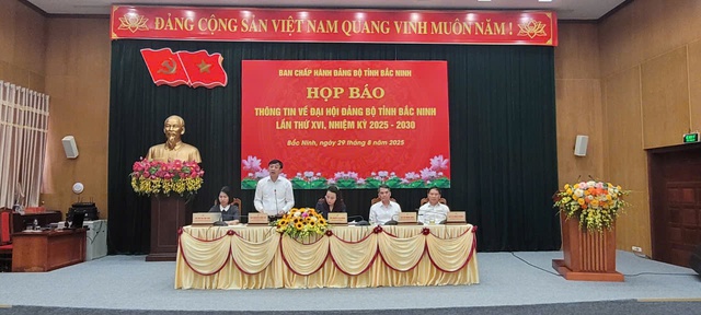 Bắc Ninh tổ chức họp báo thông tin về Đại hội Đảng bộ tỉnh lần thứ XVI: Đặt mục tiêu trở thành thành phố trực thuộc Trung ương trước năm 2030- Ảnh 2. Bắc Ninh tổ chức họp báo thông tin về Đại hội Đảng bộ tỉnh lần thứ XVI: Đặt mục tiêu trở thành thành phố trực thuộc Trung ương trước năm 2030- Ảnh 2.