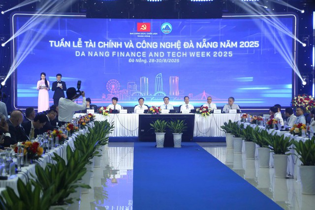 Diễn đàn Tài chính Việt Nam 2025: Đặt nền móng để Đà Nẵng trở thành Trung tâm Tài chính quốc tế- Ảnh 1. Diễn đàn Tài chính Việt Nam 2025: Đặt nền móng để Đà Nẵng trở thành Trung tâm Tài chính quốc tế- Ảnh 1.