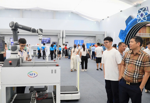 Hàng nghìn du khách tới tham quan, trải nghiệm Không gian Truyền thống và Sáng tạo Hà Nội dịp 2/9- Ảnh 4. Hàng nghìn du khách tới tham quan, trải nghiệm Không gian Truyền thống và Sáng tạo Hà Nội dịp 2/9- Ảnh 4.