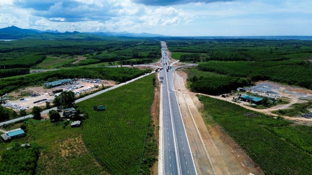 Phấn đấu đến năm 2045 hoàn thành xây dựng 9.000 km cao tốc- Ảnh 1. Phấn đấu đến năm 2045 hoàn thành xây dựng 9.000 km cao tốc- Ảnh 1.