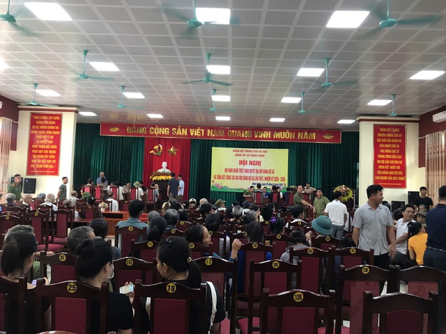 Hà Nội: Người dân xã Minh Châu phấn khởi nhận quà Quốc khánh- Ảnh 10. Hà Nội: Người dân xã Minh Châu phấn khởi nhận quà Quốc khánh- Ảnh 10.