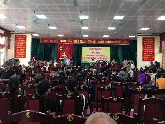 Hà Nội: Người dân xã Minh Châu phấn khởi nhận quà Quốc khánh- Ảnh 2. Hà Nội: Người dân xã Minh Châu phấn khởi nhận quà Quốc khánh- Ảnh 2.