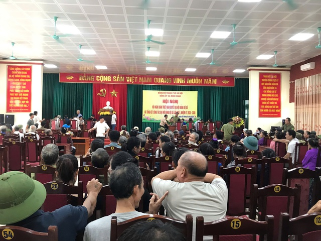 Hà Nội: Người dân xã Minh Châu phấn khởi nhận quà Quốc khánh- Ảnh 3. Hà Nội: Người dân xã Minh Châu phấn khởi nhận quà Quốc khánh- Ảnh 3.