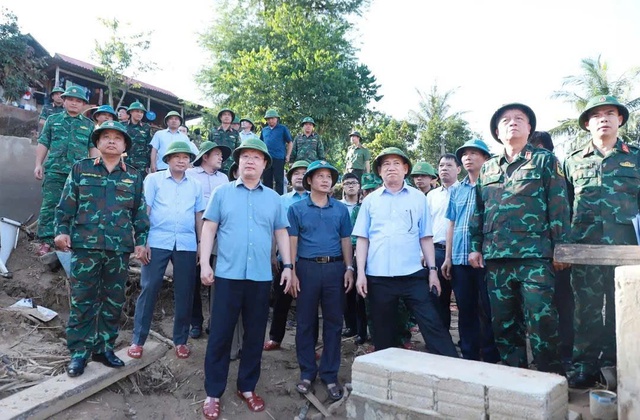 Phó Thủ tướng Hồ Đức Phớc làm trưởng đoàn lên xã biên giới Mỹ Lý tỉnh Nghệ An thăm hỏi, động viên nhân dân, đôn đốc khắc phục hậu quả của bão số 3- Ảnh 1. Phó Thủ tướng Hồ Đức Phớc làm trưởng đoàn lên xã biên giới Mỹ Lý tỉnh Nghệ An thăm hỏi, động viên nhân dân, đôn đốc khắc phục hậu quả của bão số 3- Ảnh 1.