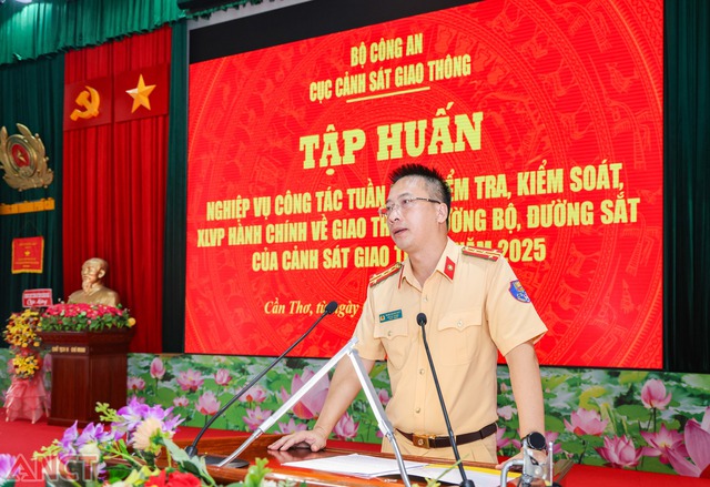 Cục CSGT khai giảng lớp tập huấn nghiệp vụ về giao thông đường bộ, đường sắt tại Cần Thơ- Ảnh 2.