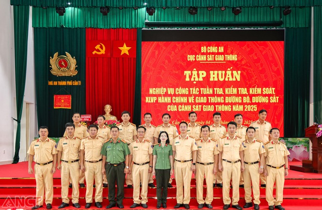 Cục CSGT khai giảng lớp tập huấn nghiệp vụ về giao thông đường bộ, đường sắt tại Cần Thơ- Ảnh 3.
