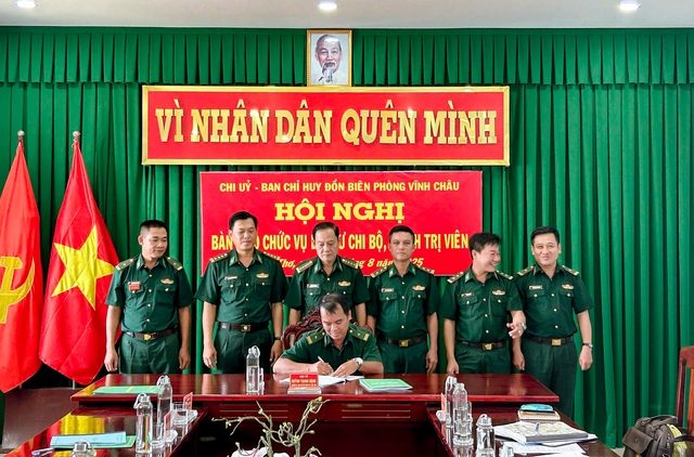 BĐBP TP Cần Thơ: Bàn giao chức vụ Đồn trưởng và Chính trị viên đồn biên phòng- Ảnh 3.