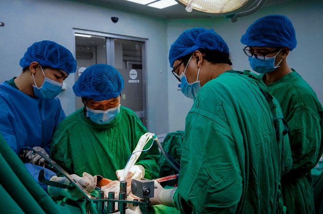 Bệnh viện Đa khoa Trung ương Cần Thơ: Sử dụng dao mổ siêu âm CUSA trong phẫu thuật cắt gan- Ảnh 3. Bệnh viện Đa khoa Trung ương Cần Thơ: Sử dụng dao mổ siêu âm CUSA trong phẫu thuật cắt gan- Ảnh 3.