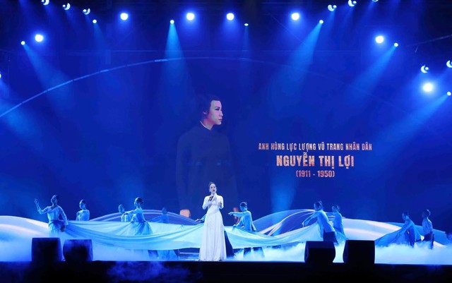 Chương trình nghệ thuật “Khát vọng cống hiến” và giao lưu giữa các điển hình tiên tiến trong phong trào thi đua “Vì an ninh Tổ Quốc” - Ảnh 7.