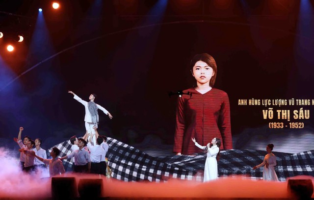 Chương trình nghệ thuật “Khát vọng cống hiến” và giao lưu giữa các điển hình tiên tiến trong phong trào thi đua “Vì an ninh Tổ Quốc” - Ảnh 9.