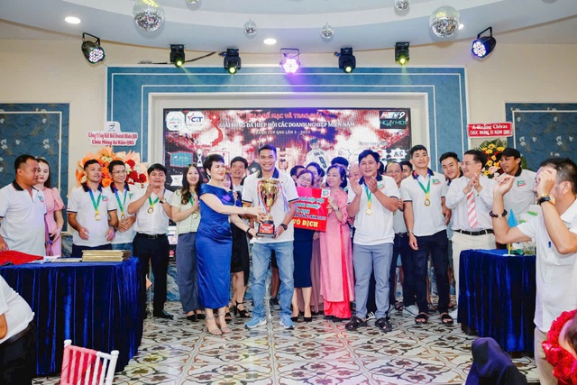 QNG: 10 năm - một chặng đường của nghĩa tình, đoàn kết và phát triển- Ảnh 6. QNG: 10 năm - một chặng đường của nghĩa tình, đoàn kết và phát triển- Ảnh 6.
