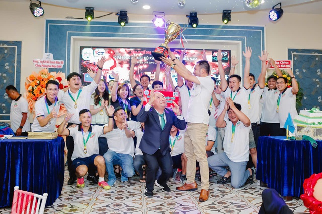 QNG: 10 năm - một chặng đường của nghĩa tình, đoàn kết và phát triển- Ảnh 4. QNG: 10 năm - một chặng đường của nghĩa tình, đoàn kết và phát triển- Ảnh 4.