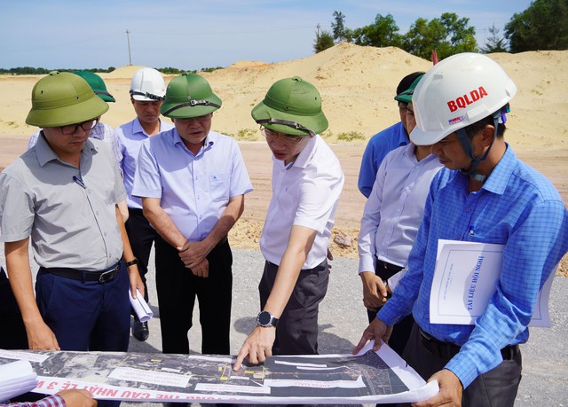 Quảng Trị: Kiểm tra tiến độ thi công Dự án Đường ven biển và cầu Nhật Lệ 3- Ảnh 1. Quảng Trị: Kiểm tra tiến độ thi công Dự án Đường ven biển và cầu Nhật Lệ 3- Ảnh 1.