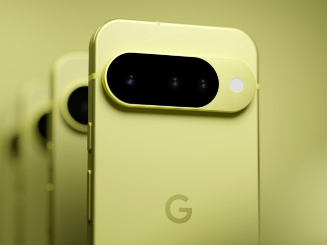 Google đăng quảng cáo Pixel 10 để "khịa" Apple, ai ngờ bị người dùng "khịa" ngược lại- Ảnh 2. Google đăng quảng cáo Pixel 10 để "khịa" Apple, ai ngờ bị người dùng "khịa" ngược lại- Ảnh 2.