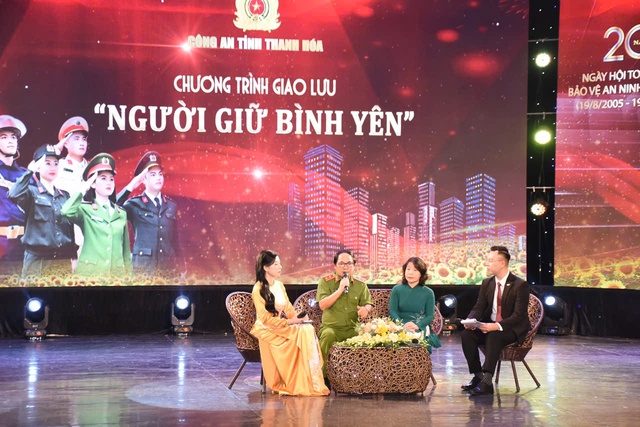 Thanh Hóa: Ấn tượng Chương trình giao lưu nghệ thuật “Người giữ bình yên”- Ảnh 3. Thanh Hóa: Ấn tượng Chương trình giao lưu nghệ thuật “Người giữ bình yên”- Ảnh 3.