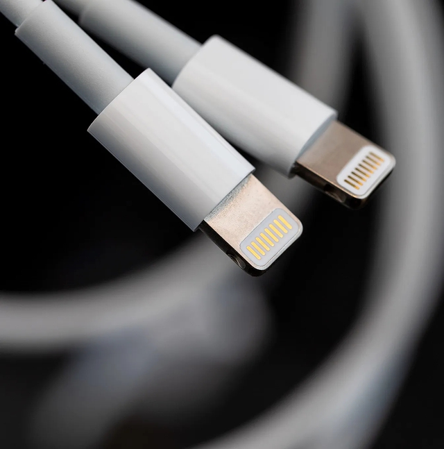 Nói thật là, 2025 rồi còn mua iPhone cổng Lightning là dở- Ảnh 4. Nói thật là, 2025 rồi còn mua iPhone cổng Lightning là dở- Ảnh 4.