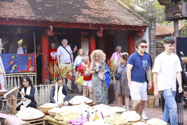 Phát huy thế mạnh không gian văn hóa để phát triển kinh tế Thủ đô- Ảnh 1. Phát huy thế mạnh không gian văn hóa để phát triển kinh tế Thủ đô- Ảnh 1.